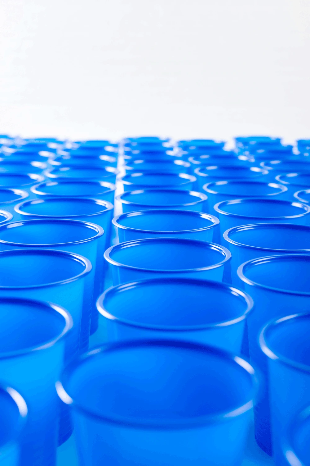 blue-disposable-plastic-glasses-(1)